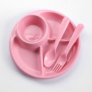 Juego de Alimentación para Bebés de Silicona de Grado Alimenticio, Libre de BPA, Plato con Ventosa, Cuchara y Tenedor, Logotipo Personalizable - Product Image 3