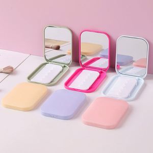 ชุดหวีและกระจกพกพา 2 in 1 สีลูกกวาด ป้องกันไฟฟ้าสถิตย์ แบบพับได้ สำหรับแต่งหน้าและเดินทาง - Product Image 4