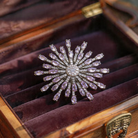 Broche Feux d'artifice en cristal violet rêveur, micro-sertie de diamants étincelants en forme d'étoile, broche pour robe de soirée et de cérémonie