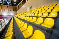 Siège d'arène léger et robuste - Chaise moulée par injection en PP avec dossier moyen pour une utilisation en intérieur/extérieur ZS-ZKBB-P