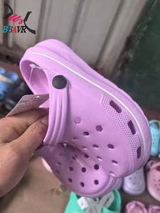 Sandales décontractées pour femmes et enfants, motif dessin animé, dessus en PU, semelle intermédiaire en TPR, semelle extérieure en PVC, design mixte, toutes saisons, confortables - Product Image 5