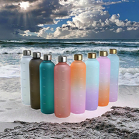 Bouteille d'eau en plastique Chic personnalisée de 1000ml pour étudiants Cadeau promotionnel portable pour le camping Gourde d'eau à boire directe Nice