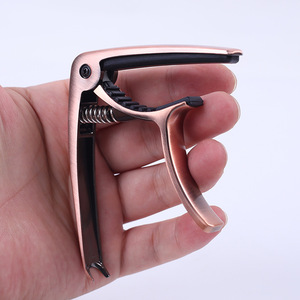 Capo de guitare en métal poli, accessoire universel pour guitare acoustique, durable - Product Image 4