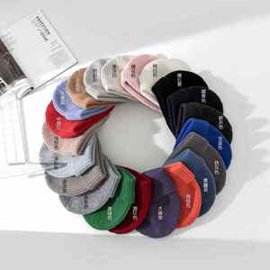 Vente en gros de bonnets en laine de haute qualité pour femmes et hommes, bonnets tricotés chauds pour l'hiver, logo brodé personnalisé - Product Image 3