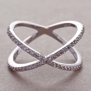 Anello Minimalista con Design a Croce e Zirconi, Elegante Accessorio di Gioielleria per Uso Quotidiano, Stile Moderno per Donne - Product Image 3