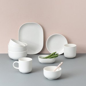 Juego de Vajilla de Cerámica de Lujo Coreano, 4 Piezas, Porcelana Hecha a Mano, Estilo Europeo, Ideal para Fiestas, Paquete Económico Irresistible - Product Image 1