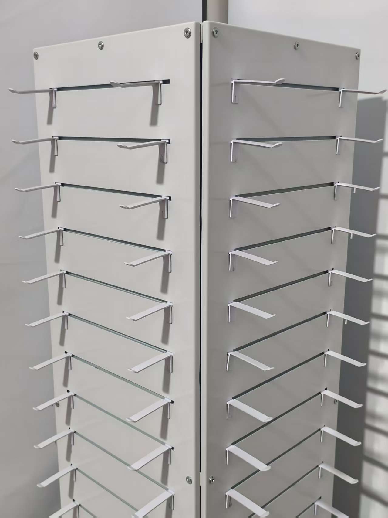 360 Degrees Rotation Metal Display Stand White Data Cord Display Racks square Floor Stand Shelf with Long Pegs — view 2