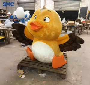 Скульптура из стекловолокна на заказ от SMC: плюшевый пингвин-космонавт для автомобиля, креативная уличная статуя для сада и парка - Product Image 4