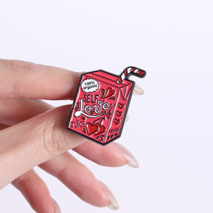 Broches en émail « Self Love Sauce » – Design créatif de bouteille de sauce et de boîte de jus pour fille – Vente en gros - Product Image 4