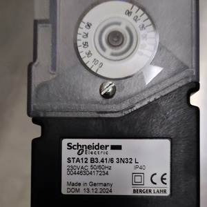 Moteur servo PLC Lexium STA IP54 STA12 B3.41/6 3N32 L IP54 - Product Image 1