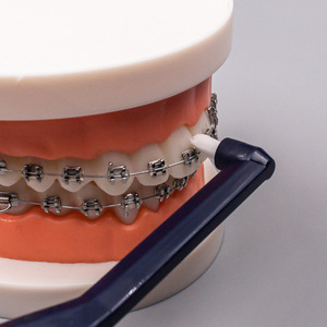 Cepillo de dientes ortodóntico para aparatos dentales, cerdas de nailon suaves, cepillo de dientes manual para usuarios de dentaduras postizas, uso adulto, cuidado en el hogar - Product Image 4