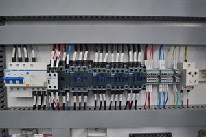 Routeur CNC série A6 avec scie à guidage automatique, <span class=keywords><strong>broche</strong></span> 9,0 kW, magazine linéaire 8 outils, haute vitesse 75 m/min pour le travail du bois - Product Image 3