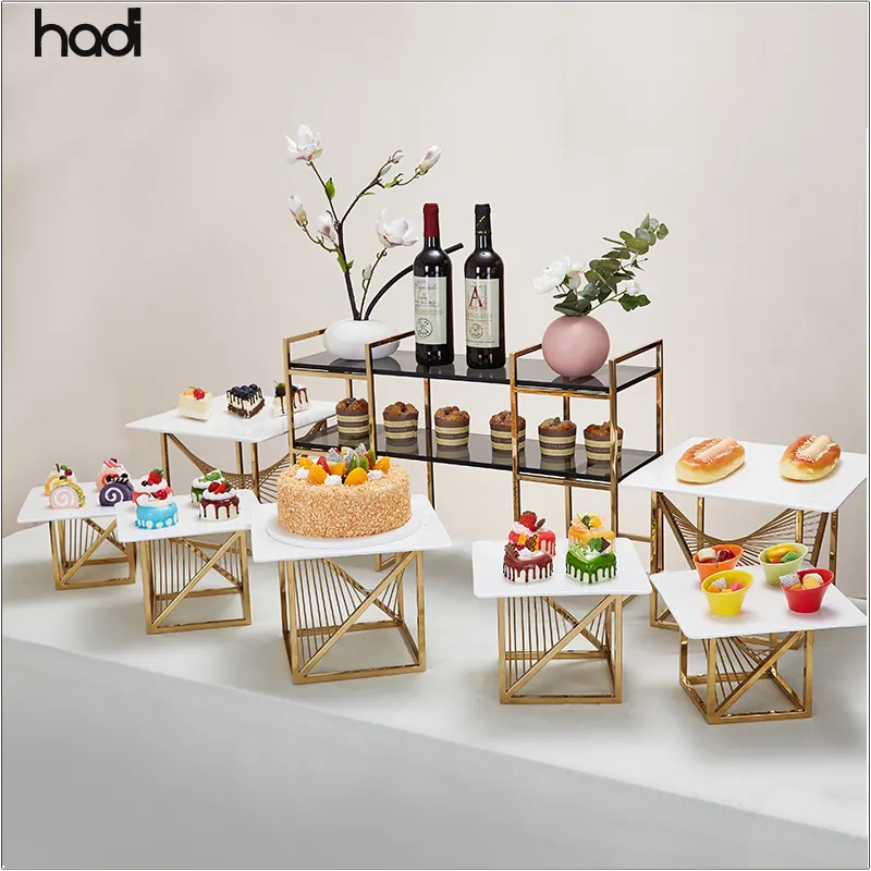 Meja dekorasi pernikahan, alat peninggi pajangan makanan mewah set penuh emas stainless steel untuk display makanan