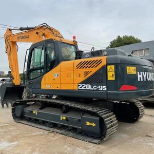 Pelle sur chenilles originale Hyundai 220-9S de 22 tonnes d'occasion avec moteur Cummins Capacité du godet de 1.2m Puissance de 110 à 125 kW - Product Image 1