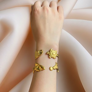 กำไลข้อมือรูปสัตว์ทะเลสไตล์ยุโรปอเมริกันสำหรับผู้หญิง วัสดุสแตนเลสคุณภาพสูง ดีไซน์เปลือกหอยและ<span class=keywords><strong>ปลาทอง</strong></span> - Product Image 3