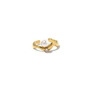 Bague tendance en acier inoxydable 316L plaqué or PVD avec accent perle et diamant, design ouvert pour femme - Product Image 1