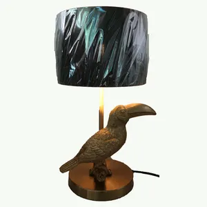 책상 램프 독특한 금 새 들고 수제 주문 장식 동물 수지 테이블 조명 거실 장식