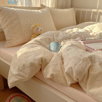 Parure de lit populaire en polyester ultra doux à motif floral, taille King, avec housse de couette à volants et dentelle