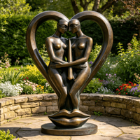 Sculptures de couple en bronze en forme de cœur pour la décoration extérieure des jardins et des cours