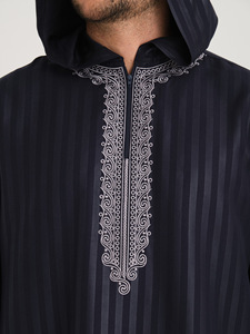 Abaya Turca di Lusso con Ricami e Tasche Laterali, Thobe a Righe per l'Eid, Vestito con Cappuccio a Maniche Lunghe Traspirante per Uomo, Thobe Invernale Musulmano - Product Image 3