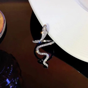 Anello Aperto a Forma di Serpente Scintillante per Donne, Gioiello da Dito Trendy e Alla Moda - Product Image 1