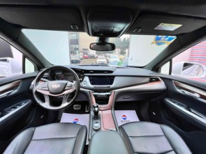 <span class=keywords><strong>Cadillac</strong></span> <span class=keywords><strong>XT5</strong></span> 2.0T Turbo AWD Premium 2022, voiture d'occasion en excellent état, conduite à gauche, intérieur foncé, sièges en cuir - Product Image 4