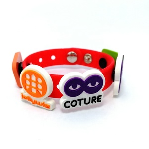 Tùy chỉnh Quà tặng khuyến mãi có thể điều chỉnh dây đeo cổ tay Silicone Vòng đeo tay cao su với PVC quyến rũ - Product Image 4