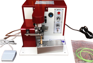Machine automatique de coloration des bords de petite taille pour cuir, pour bords de formes irrégulières et régulation de la vitesse de la machine à huiler les bords - Product Image 2