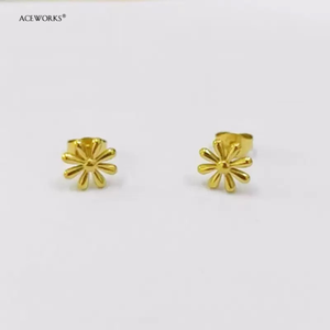 Conjunto de Joyería Daisy |   Collar, Pulsera y Aretes de Acero Inoxidable con Baño de Oro PVD de 18K con Diseño de Margarita |   Impermeable, Hipoalergénico y Duradero - Product Image 4