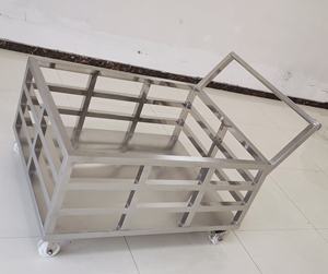 उच्च गुणवत्ता वाले उच्च तापमान प्रतिरोधी 304 स्टेनलेस स्टील वनस्पति मछली हस्तांतरण रसोई खाद्य कारखाने के लिए कंटेनर ट्रॉली - Product Image 1