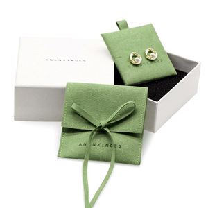 カスタムロゴマイクロファイバースナップボタンジュエリー収納バッグ挿入パッド付きジュエリーホルダージュエリーポーチ - Product Image 1