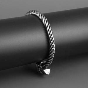 Bracelets joncs torsadés pour hommes en acier inoxydable massif, bijoux à double tête de mort - Product Image 4