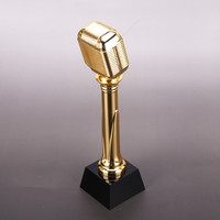 Trophée de microphone en métal doré personnalisé IDEAL Concours de chant Souvenir de récompense pour les fans de musique en verre de cristal