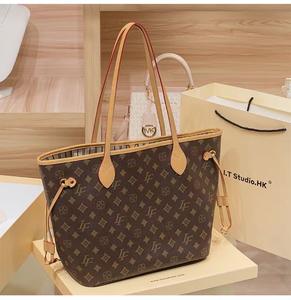 奢华女装设计师大容量真皮手提袋优雅手提包字母装饰四季防水 - Product Image 1