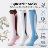 Chaussettes d'équitation personnalisables avec logo, couleurs et motifs sur mesure, respirantes et performantes pour l'équitation