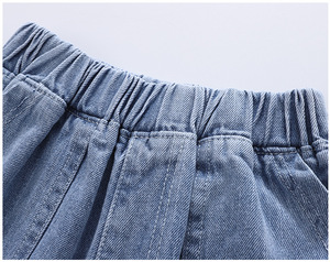 Conjunto de Ropa para Niños a la Moda, Estilo Moderno, Pantalones de Mezclilla Azules con Camisa a Rayas - Product Image 5