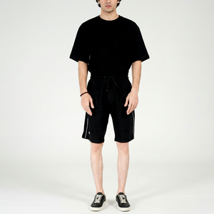Shorts de sport authentiques pour hommes, style urbain, en polyester durable, design uni, avec cordon de serrage et poche arrière, séchage rapide - Product Image 1