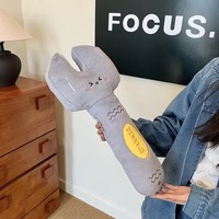 Peluche Super Douce et Mignonne en Forme de Marteau et Clé à Molette 3D, Poupée Rembourrée avec Visage Souriant et Étiquette Jaune