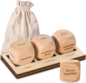 Lot de 4 dés romantiques pour couple, jeu de dés en bois pour activités culinaires, dés pour soirées intimes, cadeau de Saint-Valentin ou de mariage - Product Image 1