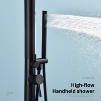 Colonne de douche extérieure moderne en acier inoxydable 316 brossé, à montage au sol, avec pulvérisation pluie et noyau de valve en acier inoxydable pour salle de bain