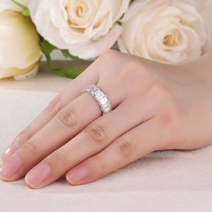 แหวนหมั้นแพลตตินัมสั่งทำพิเศษขายส่ง พร้อมใบรับรอง IGI เพชรทรงสี่เหลี่ยมมรกตเพาะเลี้ยงในห้องปฏิบัติการ ราคาแพง ระยิบระยับ เหมาะสำหรับงานแต่งงาน - Product Image 2