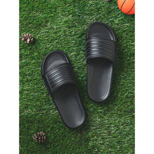 Set di pantofole sportive da 14 pezzi 3,000 vinte ciascuna - Product Image 1