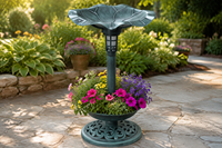 Mangeoire à oiseaux solaire LED écologique de style antique, avec base remplie de pierres, résistante aux intempéries, en résine, avec toit de gazebo pour jardin extérieur