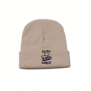 หมวกบีนนี่ปักโลโก้ตามสั่ง สำหรับฤดูหนาว ดีไซน์เนอร์ หมวกไหมพรมเด็กและผู้ใหญ่ แบบพับขอบ - Product Image 3