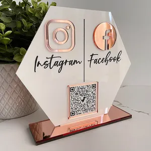 Signe de médias sociaux Instagram d'affaires de dessus de table personnalisé miroir QR Code acrylique signe de médias sociaux