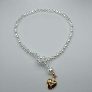 Collier de perles avec pendentif cœur en or, acier inoxydable 316L, placage PVD, bijoux durables et résistants pour femmes - Product Image 1
