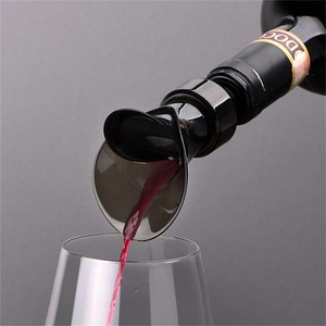 Vente chaude Forme <span class=keywords><strong>De</strong></span> Fleur 2 en 1 Carafe À <span class=keywords><strong>Vin</strong></span> Portable <span class=keywords><strong>Bouchon</strong></span> <span class=keywords><strong>De</strong></span> <span class=keywords><strong>Vin</strong></span> Rouge <span class=keywords><strong>Bouchon</strong></span> <span class=keywords><strong>De</strong></span> Bouteille <span class=keywords><strong>Aérateur</strong></span> <span class=keywords><strong>Verseur</strong></span> - Product Image 3