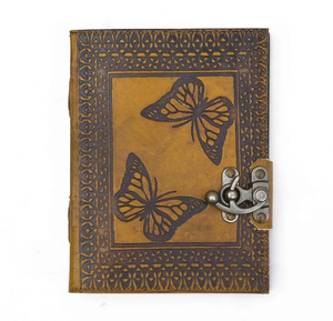 Journal artisanal en cuir à couverture rigide, motif papillon en relief, cousu main, Grimoire antique, papier vierge à bords festonnés - Product Image 6