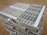 Marches et grilles en acier galvanisé industriel pour bâtiments modulaires - Durables et écologiques