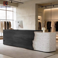 Comptoir de réception en bois et pierre bicolore, comptoir de caisse moderne en marbre courbé pour boutique de vêtements